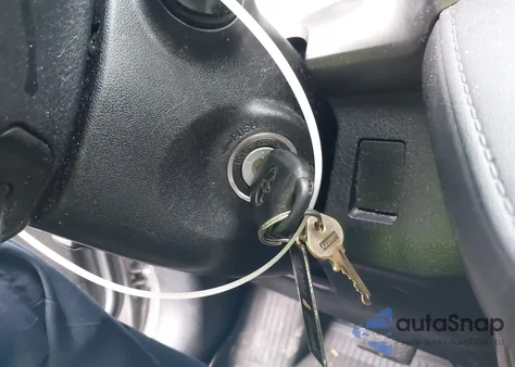 2018 Toyota Rav4 Le z USA, uszkodzony, nr VIN JTMZFREV8JD126387